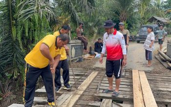 peduli keselamatan warga, polres mukomuko perbaiki jembatan merah putih presisi di retak mudik 3 IMG 20260828 WA0006