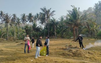 dibalut fun camp gmni pacitan gelar konsolidasi kader dan bersih pantai srau 3 IMG 20260830 WA0120