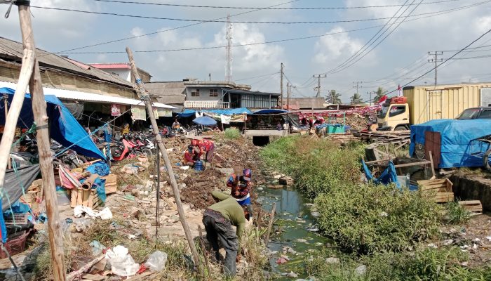 Diduga Bendahara Pembangunan Los Pasar Dan Kepala Kampung Makin Tidak Jelas Demi Meraup  Keuntungan Mereka Buat Aturan Sendiri