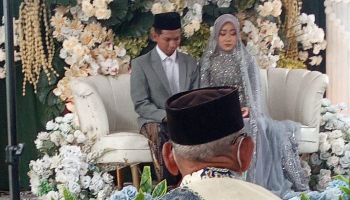 Alumni MTs Al Ihsan 1985 Almaftuhah Ngunduh Mantu Muh syofiyulloh& Emy Lailatul Zakiyah.
