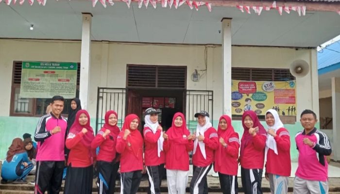 Kepala SMP satap 6 tanjabtim Bersama keluarga besar Ucapkan Hut RI ke 81