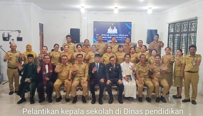 Bupati Karo Lantik 20 kepala sekolah SD dan SMP Negeri di Kabupaten Karo