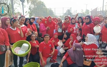 Hj. Desi Banjir Dukungan dalam Acara Menyambut HUT ke 81 RI di Sukatani, Senam, Joging, dan Doorprize Ramaikan Stadion Mini