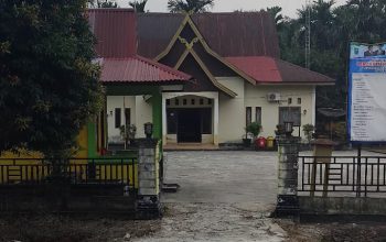 APARATUR 51 DESA DI BENGKALIS & BANTAN SEMAKIN GALAU, GAJI HONORER NUNGGAK 4 BULAN CAIRNYA CUMA 1 BULAN