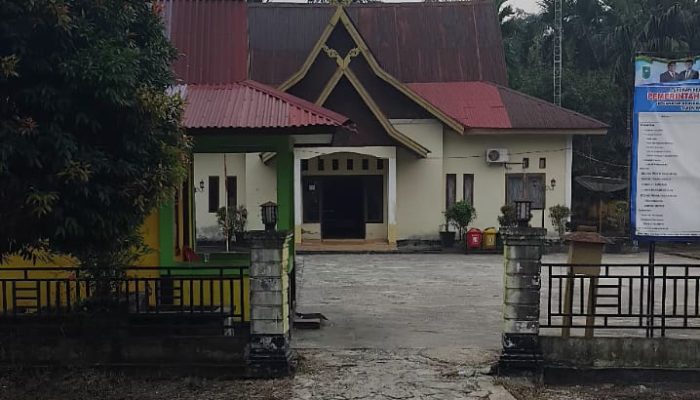 APARATUR 51 DESA DI BENGKALIS & BANTAN SEMAKIN GALAU, GAJI HONORER NUNGGAK 4 BULAN CAIRNYA CUMA 1 BULAN