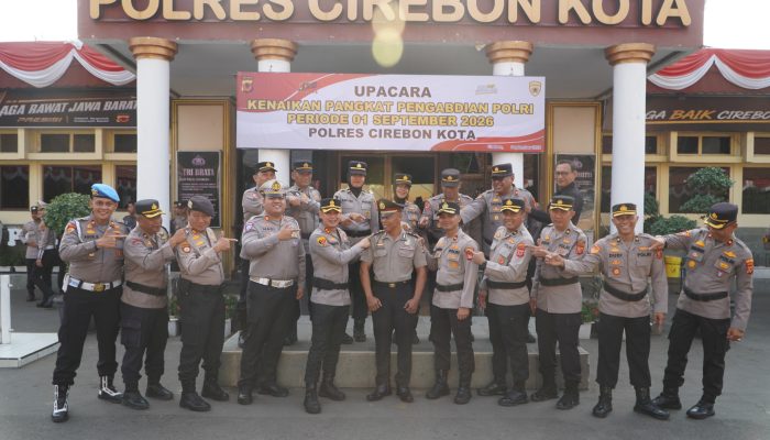 Kapolres Cirebon Kota Apresiasi Pengabdian Dua Personel dalam Upacara Kenaikan Pangkat