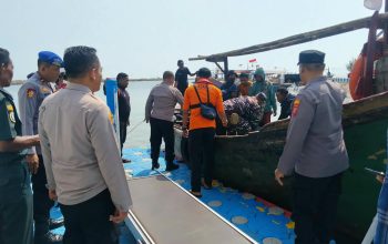 polsek kpc dan sat polairud evakuasi jenazah abk km cirebon indah 5 dengan penuh empati 4 IMG 20260902 WA0022