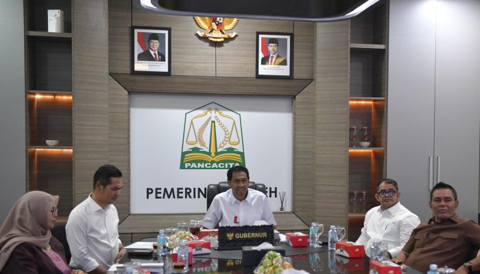Pemegang Saham Pengendali pimpin RUPSLB Bank Aceh* 