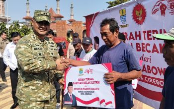 200 Becak Listrik Diserahkan kepada Warga Cirebon, Dandim 0614/Kota Cirebon Hadiri Penyaluran Bantuan dari Presiden RI