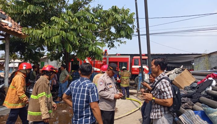 Polsek Seltim Bersama Damkar Berhasil Padamkan Kebakaran Gudang Wifi