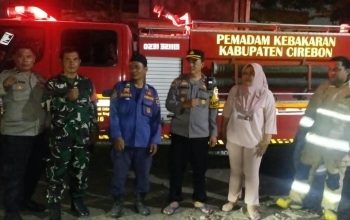 kebakaran lahan kosong bekas bangunan pmi di kedawung cepat ditangani, kapolsek turun langsung ke tkp 5 IMG 20260912 WA0061
