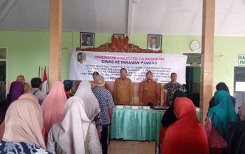 Penyaluran Cadangan Pangan Pemerintah Berjalan Lancar di Pagerwojo: 60 Warga Penerima Manfaat Terbantu