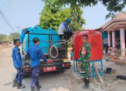 Hadapi Kekeringan, Babinsa Dampingi Penyaluran 10.000 Liter Air Bersih bagi Warga Argasunya
