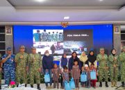 Bakti Sosial HUT ke-81 TNI, Babinsa Lemahwungkuk Dampingi Warga Ikuti Khitan Massal