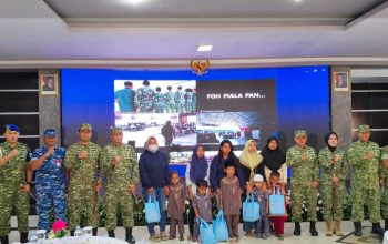 Bakti Sosial HUT ke-81 TNI, Babinsa Lemahwungkuk Dampingi Warga Ikuti Khitan Massal