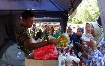warga cirebon padati di bazar tni, pelaku umkm lokal kebanjiran pembeli 3 IMG 20260923 WA0031