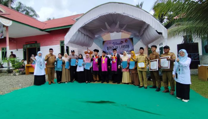 Pemdes Marga Mulya Sakti Gelar Wisuda Sekolah Lansia