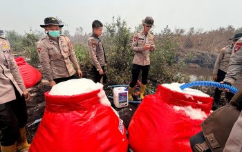 optimalkan x-fire dan drone udara, polda sumsel bersama slog polri padamkan karhutla di oki 3 IMG 20260929 WA0018