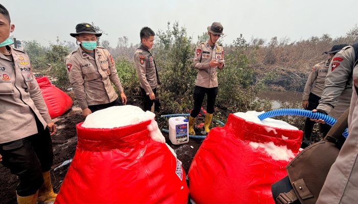 Optimalkan X-Fire dan Drone Udara, Polda Sumsel Bersama SLOG Polri Padamkan Karhutla di OKI