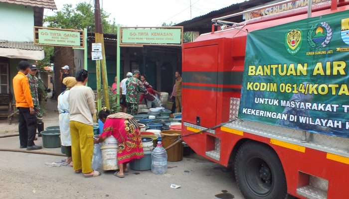 ‎Bakti TNI AD 2026, Kodim 0614/Kota Cirebon Salurkan 10 Ribu Liter Air Bersih untuk Warga Argasunya