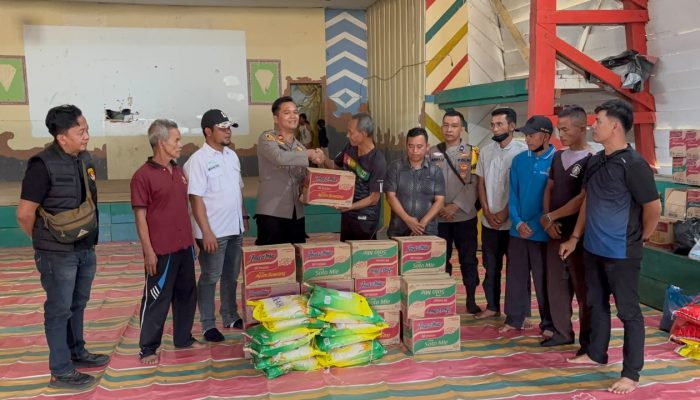 Kapolres Bungo Salurkan Bantuan kepada 11 KK Korban Kebakaran di Sungai Kemarau