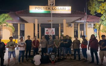 tekab 852 polresta cirebon bekuk tiga pelaku pengeroyokan, korban dibacok dengan celurit 3 IMG 20261002 WA0045 1
