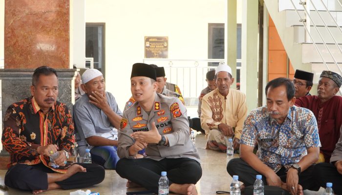 Jumat Keliling, Kapolres Cirebon Kota Silaturahmi dengan Warga Pilangsari