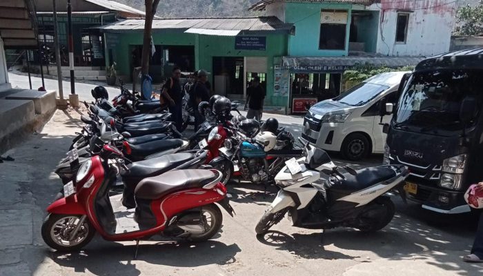 Parkir Motor Tak Memadai, Kenyamanan Wisatawan di Banyu Anget Tirto Husodo Dipertanyakan