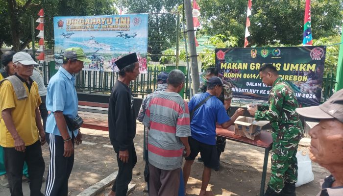 Usai Upacara HUT ke-81 TNI, Kodim 0614/Kota Cirebon Gelar Makan Gratis Tukang Becak hingga Pemulung Ikut Antusias