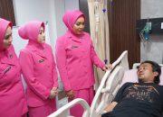 Ketua Bhayangkari Sumsel Besuk Korban Insiden di RS Bhayangkara, Tegaskan Kepedulian kepada Masyarakat
