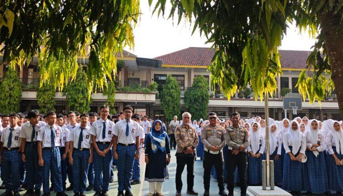 Tingkatkan Kesadaran Hukum Pelajar, Sat Lantas Polres Kuningan Sosialisasi Tertib Berlalu Lintas di SMAN 1 Kuningan