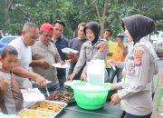 wujud kepedulian sosial, sat lantas polres kuningan gelar"jumat berkah" berbagi makanan gratis untuk masyarakat 2 IMG 20261017 WA0072