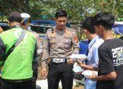 wujud kepedulian sosial, sat lantas polres kuningan gelar"jumat berkah" berbagi makanan gratis untuk masyarakat 11 IMG 20261017 WA0075