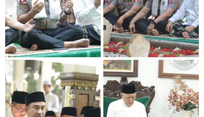 Perkuat Sinergi Ulama dan Umara, Kapolri Silaturahmi ke Ponpes Tebuireng dan Ziarah Makam Gus Dur*