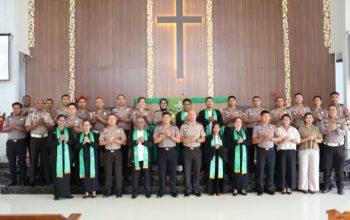 Perkuat Sinergi Polri Dan Masyarakat, Kapolres Buru Sampaikan Pesan Kamtibmas Di Gereja Immanuel Namlea